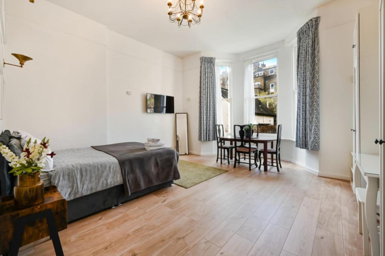 Charming 3br By Redcliffe Gdns
