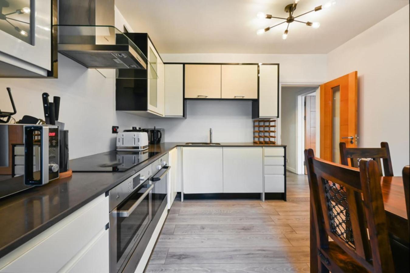 Charming 3br By Redcliffe Gdns Holiday home *
