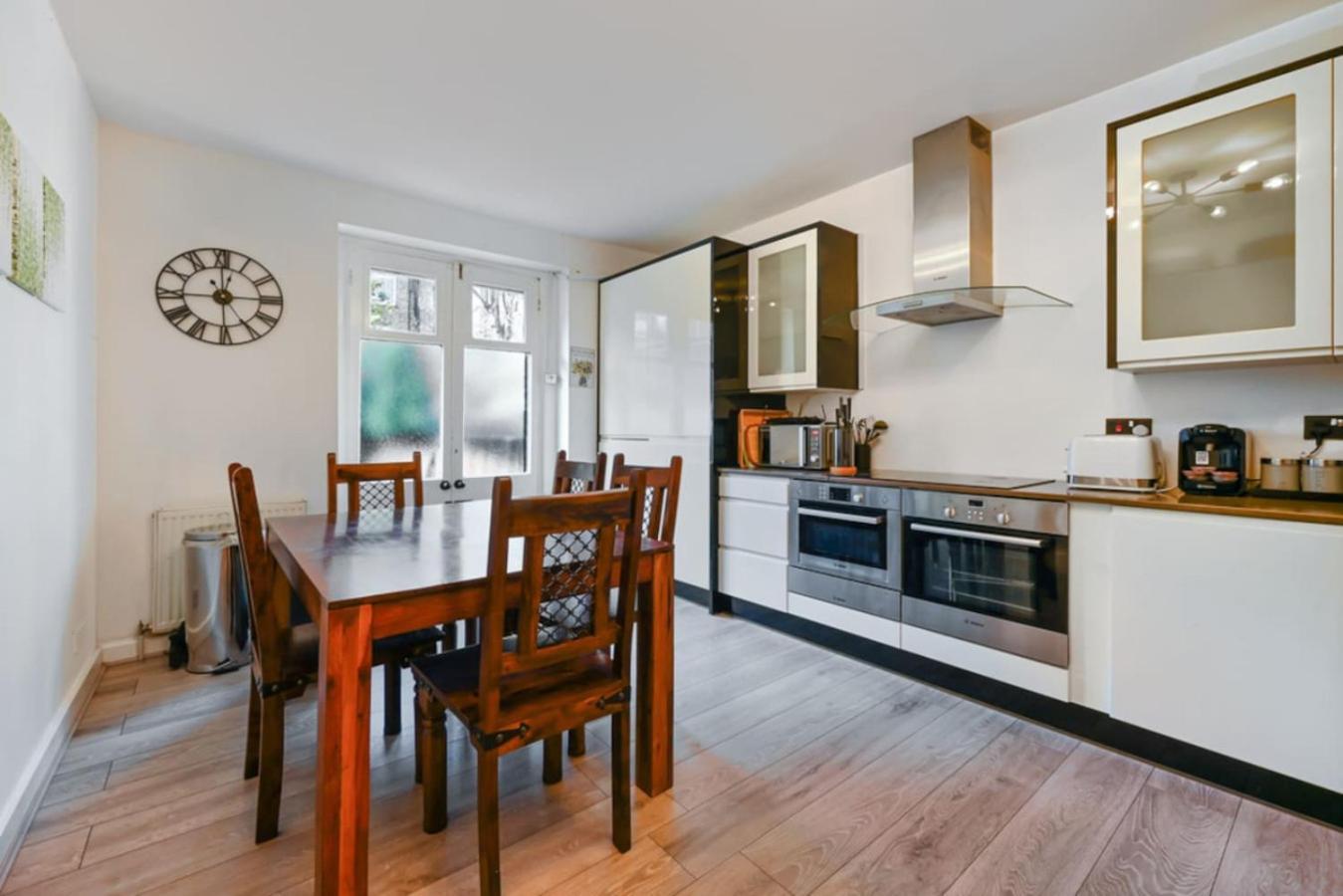 Charming 3br By Redcliffe Gdns Holiday home London